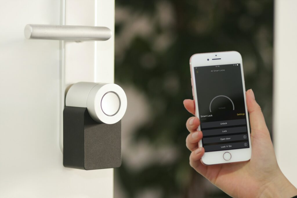 Hotel-keyless-entry-1024x683-1 Upgrading Guest Experiences: Modern Hotel Keyless Entry in San Antonio
